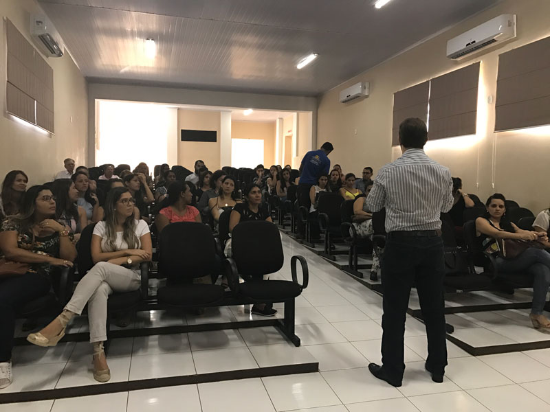 Primeira reunião no município de Caculé para profissionais de saúde em abril de 2017, realizada no Cine Teatro Engenheiro Dorea